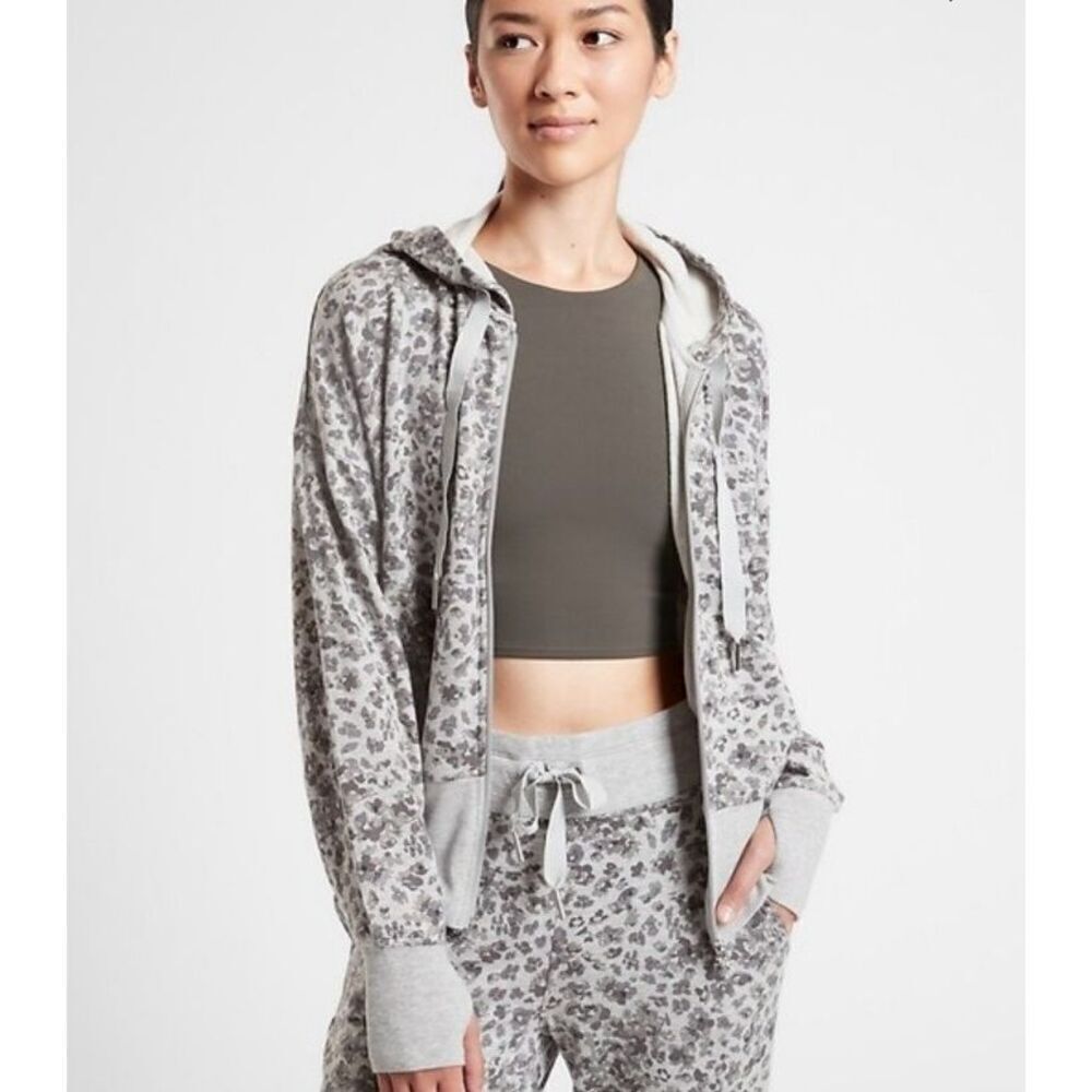 Athleta Balance Printed Sweatshirt in Grey Size 2X